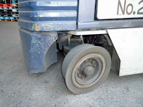 worn-out-forklift-rear-tyre